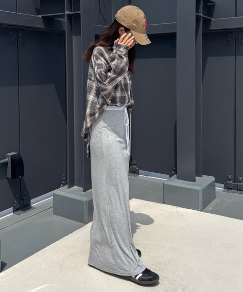 ISOOK（アイスー）の「【ISOOK / アイスー】ダブルウエストルーズスカート / マキシスカート フルレングス ロング丈 ルーズ ストレート ウエスト紐 リボン 配色 ウエスト切り替え グレー ブラック 黒 無地 ZOZOTOWN限定（スカート・レディース・ライトグレー/ブラック・FREE）」の14枚目の写真