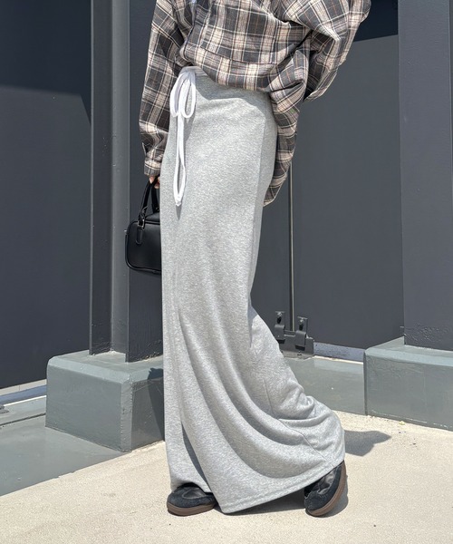 ISOOK（アイスー）の「【ISOOK / アイスー】ダブルウエストルーズスカート / マキシスカート フルレングス ロング丈 ルーズ ストレート ウエスト紐 リボン 配色 ウエスト切り替え グレー ブラック 黒 無地 ZOZOTOWN限定（スカート・レディース・ライトグレー/ブラック・FREE）」の18枚目の写真