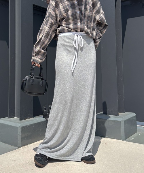 ISOOK（アイスー）の「【ISOOK / アイスー】ダブルウエストルーズスカート / マキシスカート フルレングス ロング丈 ルーズ ストレート ウエスト紐 リボン 配色 ウエスト切り替え グレー ブラック 黒 無地 ZOZOTOWN限定（スカート・レディース・ライトグレー/ブラック・FREE）」の11枚目の写真