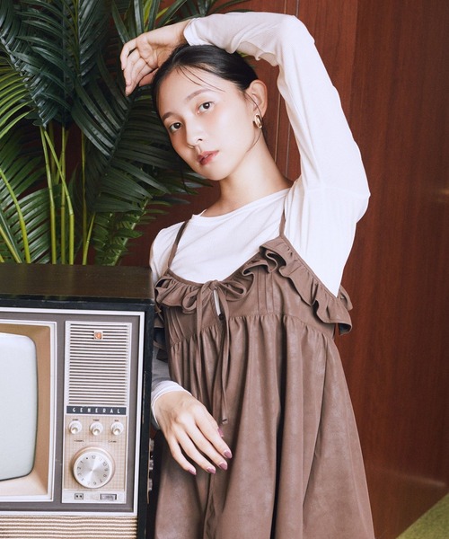 earth music&ecology(アースミュージックアンドエコロジー)の「【2025AW】フェイクレザーキャミチュニック(チュニック・レディース・ブラック/ブラウン・FREE)」の14枚目の写真