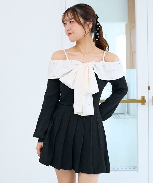 MAJESTIC LEGON(マジェスティックレゴン)の「フロントビッグリボンニットミニワンピ(ワンピース・レディース・ブラック/ピンクベージュ/アイボリー・MEDIUM)」の1枚目の写真