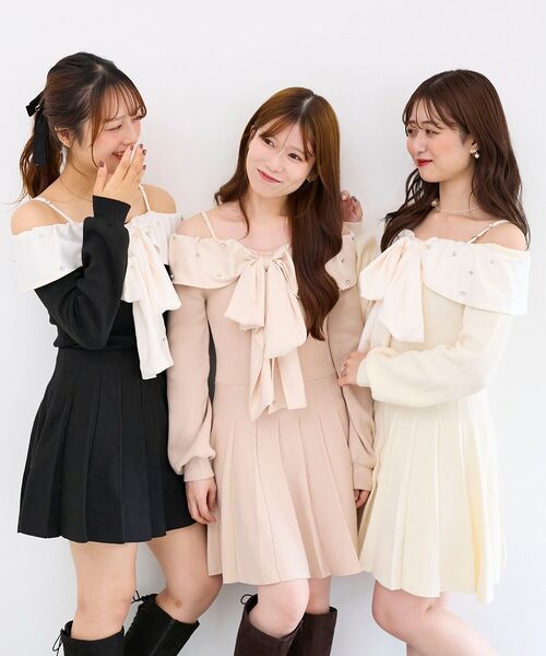 MAJESTIC LEGON(マジェスティックレゴン)の「フロントビッグリボンニットミニワンピ(ワンピース・レディース・ブラック/ピンクベージュ/アイボリー・MEDIUM)」の5枚目の写真