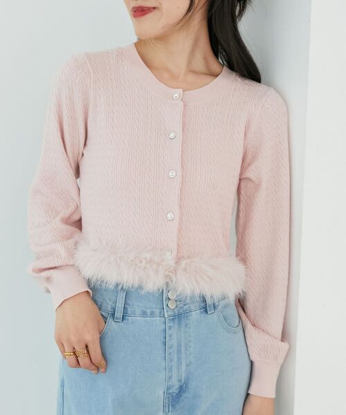 MAJESTIC LEGON(マジェスティックレゴン)の「ヘムフェイクファーケーブルカーデ(カーディガン/ボレロ・レディース・ライトグレー/ブラック/オフホワイト/ピンク・MEDIUM)」の4枚目の写真