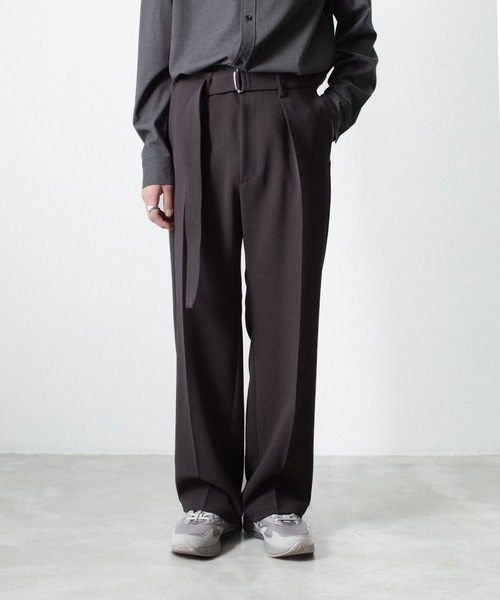 ATTACHMENT（アタッチメント）の「PE ストレッチ ダブルクロス ベルテッド ストレートトラウザーズ / PE STRETCH DOUBLE CLOTH BELTED STRAIGHT TROUSERS（スラックス・メンズ・ダークブラウン/ライトグレー/ブラック・3/2/1）」の3枚目の写真