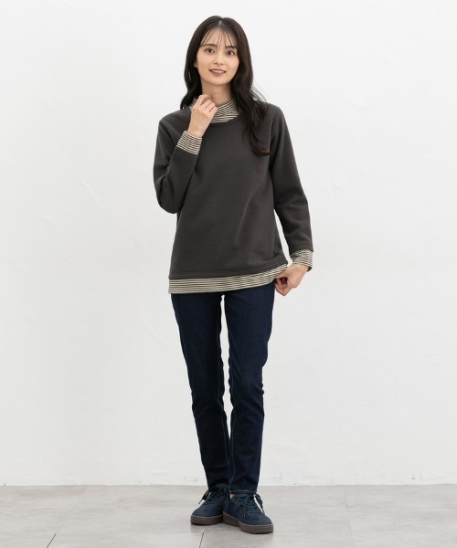 Honeys（ハニーズ）の「【ハニぽか】レイヤード風トップス（スウェット・レディース・ピンク/グリーン/ネイビー/スミクロ・M/LL/L）」の6枚目の写真