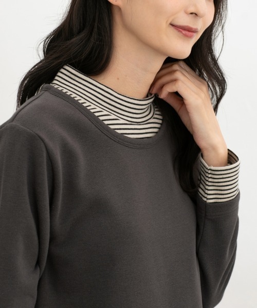 Honeys（ハニーズ）の「【ハニぽか】レイヤード風トップス（スウェット・レディース・ピンク/グリーン/ネイビー/スミクロ・M/LL/L）」の8枚目の写真