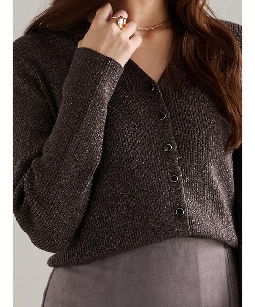 Te chichi（テチチ）の「ウェーブメタル釦Vネックリブカーディガン（カーディガン/ボレロ・レディース・レッド/ブロンズ/ネイビー/シルバー・F）」の4枚目の写真