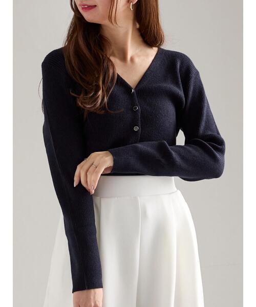 Te chichi（テチチ）の「ウェーブメタル釦Vネックリブカーディガン（カーディガン/ボレロ・レディース・レッド/ブロンズ/ネイビー/シルバー・F）」の2枚目の写真