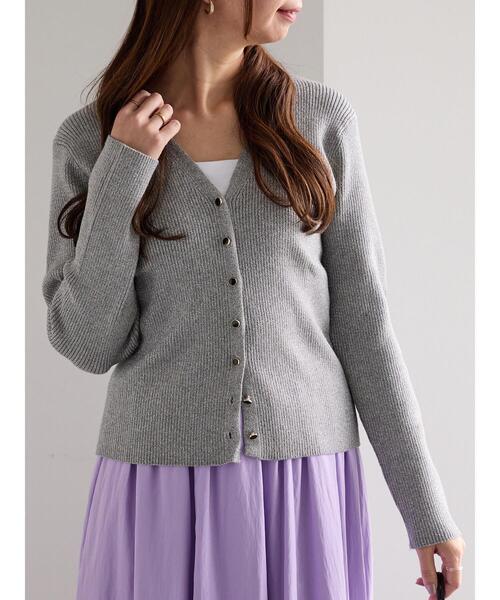 Te chichi（テチチ）の「ウェーブメタル釦Vネックリブカーディガン（カーディガン/ボレロ・レディース・レッド/ブロンズ/ネイビー/シルバー・F）」の7枚目の写真