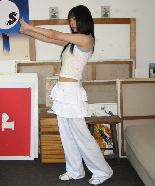 RONRON（ロンロン）の「CANCAN RUFFLE LAYERED PANTSKIRT WHITE（スウェットパンツ・レディース・その他・FREE）」の4枚目の写真