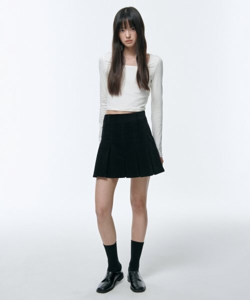 MUSINSA STANDARD WOMAN（ムシンサスタンダードウーマン）の「ウィメンズスリムクロップスクエアネック長袖Tシャツ[クリーム]（Tシャツ/カットソー・レディース・その他・SMALL/MEDIUM/LARGE/X-LARGE/X-SMALL）」の2枚目の写真