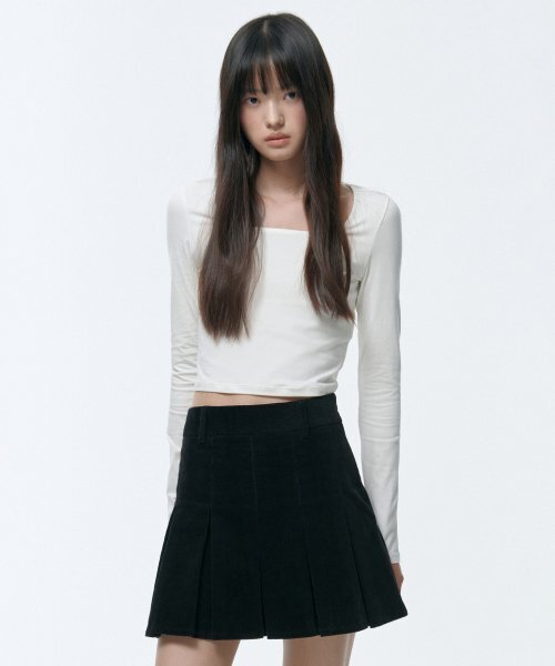 MUSINSA STANDARD WOMAN（ムシンサスタンダードウーマン）の「ウィメンズスリムクロップスクエアネック長袖Tシャツ[クリーム]（Tシャツ/カットソー・レディース・その他・SMALL/MEDIUM/LARGE/X-LARGE/X-SMALL）」の3枚目の写真