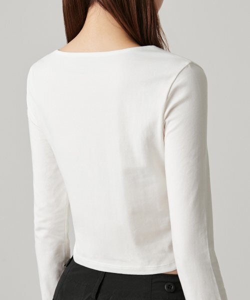 MUSINSA STANDARD WOMAN（ムシンサスタンダードウーマン）の「ウィメンズスリムクロップスクエアネック長袖Tシャツ[クリーム]（Tシャツ/カットソー・レディース・その他・SMALL/MEDIUM/LARGE/X-LARGE/X-SMALL）」の7枚目の写真