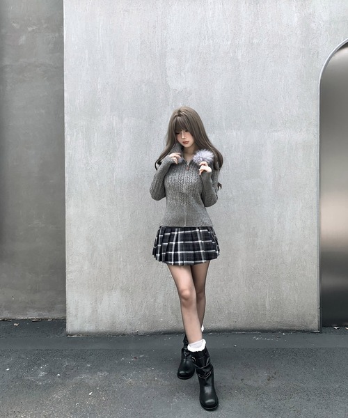 VEILA（ヴェイラ）の「ふわふわファーフード付きショートニットカーディガン（ニット/セーター・レディース・ブラック/ベージュ/グレー・フリー）」の4枚目の写真