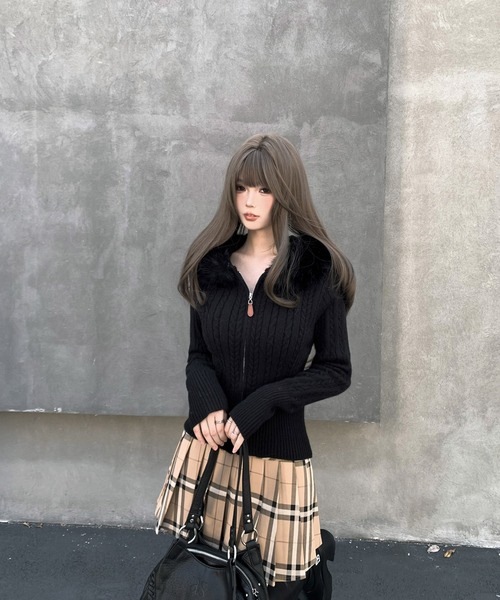 VEILA（ヴェイラ）の「ふわふわファーフード付きショートニットカーディガン（ニット/セーター・レディース・ブラック/ベージュ/グレー・フリー）」の20枚目の写真