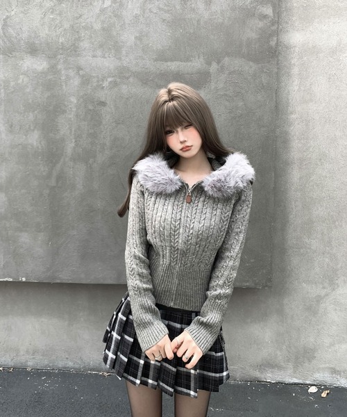 VEILA（ヴェイラ）の「ふわふわファーフード付きショートニットカーディガン（ニット/セーター・レディース・ブラック/ベージュ/グレー・フリー）」の7枚目の写真