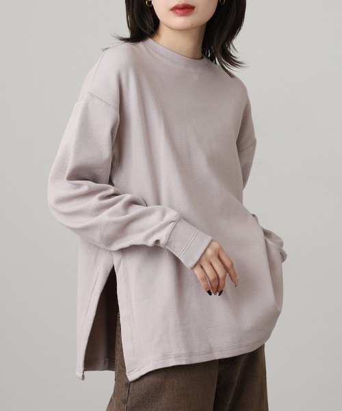 OMNES(オムネス)の「ハニカムストレッチサイドスリットボックスプルオーバー 長袖Tシャツ(Tシャツ/カットソー・レディース・ラベンダー/アイボリー・M)」の2枚目の写真