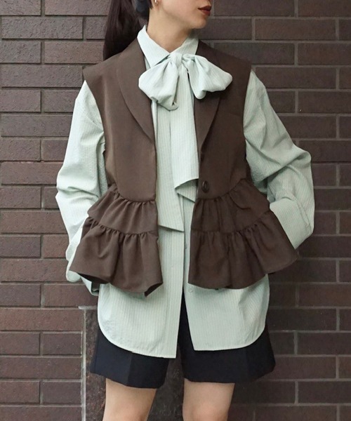 UND CURVE LINE FRILL VEST（ベスト）｜Ameri（アメリ）のファッション