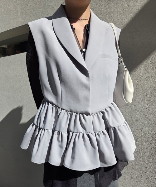 UND CURVE LINE FRILL VEST（ベスト）｜Ameri（アメリ）のファッション