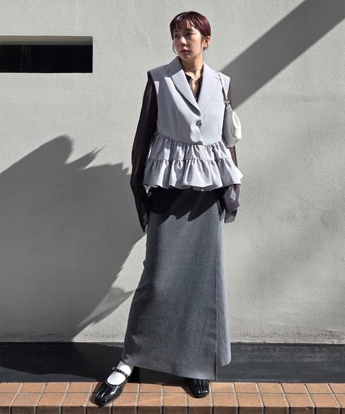 Ameri（アメリ）の「UND CURVE LINE FRILL VEST（ベスト・レディース・ブラウン/ブラック/ライトブルー・SMALL/MEDIUM）」の15枚目の写真