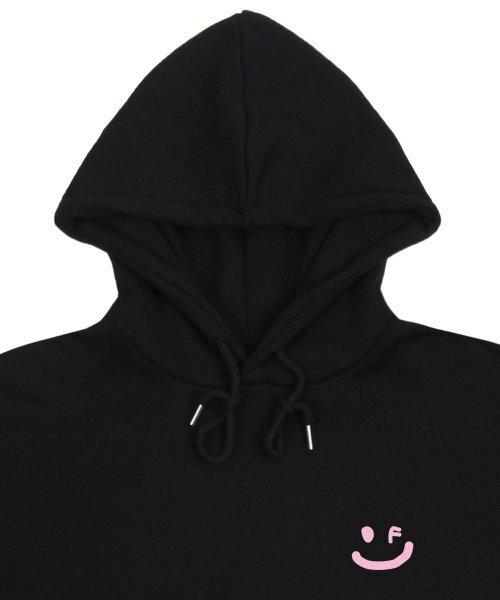 GRAVER（グレーバー）の「[ユニセックス]スモールドローイングスマイルフードパーカー_ブラック/ピンクロゴ（パーカー・レディース・ブラック・LARGE/X-LARGE/SMALL/MEDIUM）」の3枚目の写真