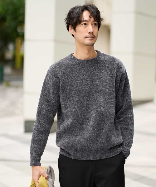 a.v.v(アーヴェヴェ)の「【手洗い】モールクルーネックニット(ニット/セーター・メンズ・チャコールグレー/ベージュ/レッド・48/50/46)」の1枚目の写真