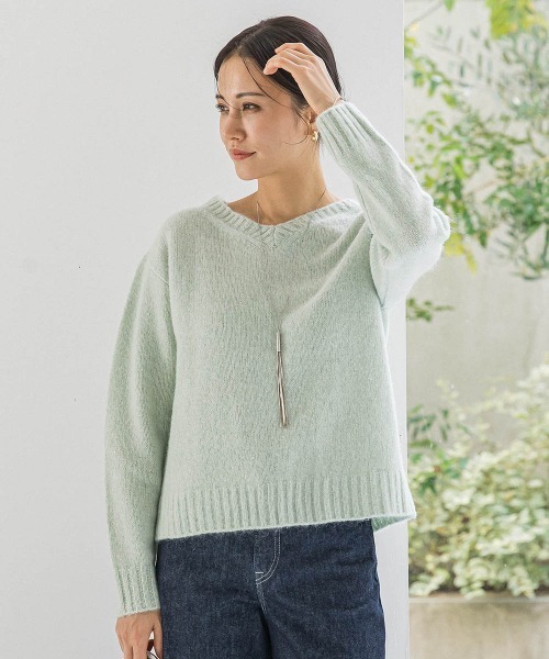 LAUTREAMONT（ロートレアモン）の「スパンコールラメVネックニット≪洗える≫（ニット/セーター・レディース・グリーン/ベージュ/パープル/オフホワイト・9号）」の3枚目の写真