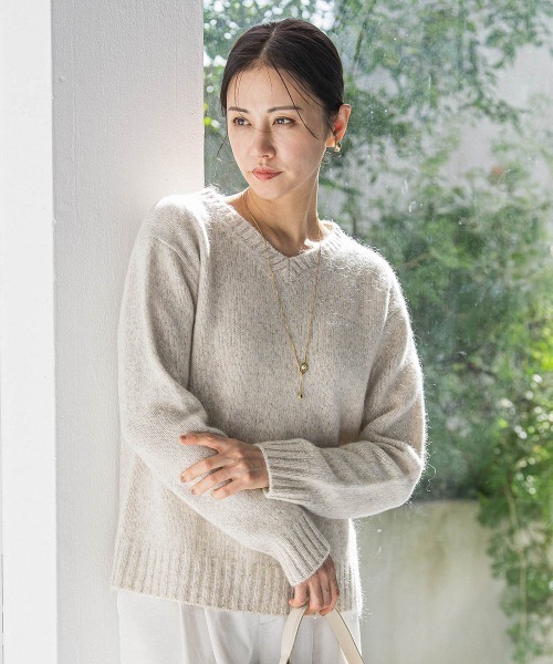 LAUTREAMONT（ロートレアモン）の「スパンコールラメVネックニット≪洗える≫（ニット/セーター・レディース・グリーン/ベージュ/パープル/オフホワイト・9号）」の12枚目の写真