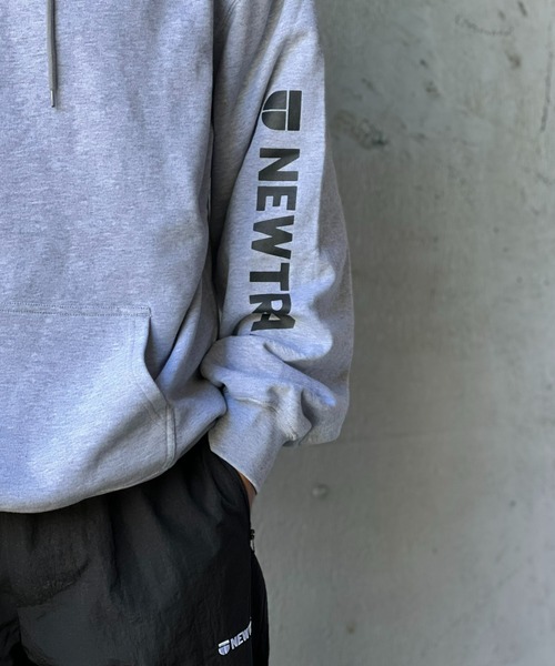 NEWTRAL(ニュートラル)の「【NEWTRAL】MAIN_S_Sleeve Logo Hoodie(パーカー・メンズ・ヘザーグレー/ブラック・MEDIUM/LARGE/X-LARGE)」の5枚目の写真