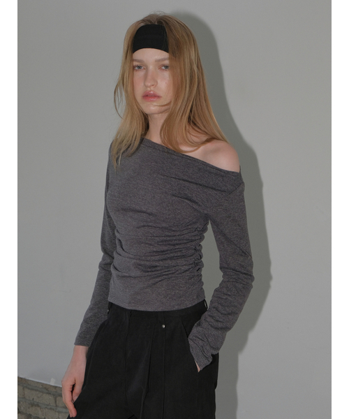 ETMON(エトモン)の「Oblique Neck Shirring T-Shirt, Charcoal(Tシャツ/カットソー・レディース・その他・F)」の2枚目の写真