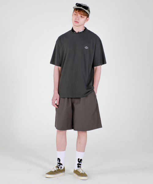 ESN(イーエスエヌ)の「ナイロンワンタックワイドショーツチャコール(その他パンツ・メンズ・その他・LARGE/MEDIUM)」の2枚目の写真