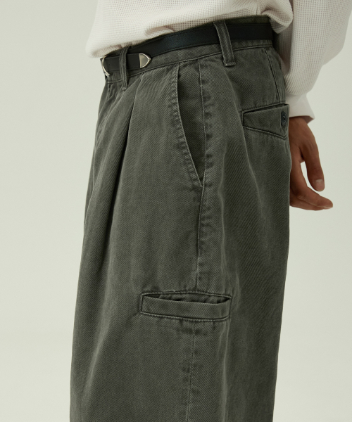 MAGOODGAN（メックウッドガン）の「カールン 4217 ウォッシュドバルーンワイドフィットカーキチノパンツ（その他パンツ・レディース・その他・SMALL/MEDIUM/LARGE/X-LARGE）」の3枚目の写真
