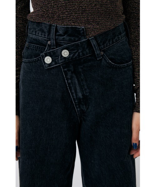 MOUSSY（マウジー）の「CROSS WAIST WIDE STRAIGHT / クロスウエストワイドストレート（デニムパンツ・レディース・ダークブルー/ブラック/ライトブルー/ブルー・0/1/2）」の8枚目の写真