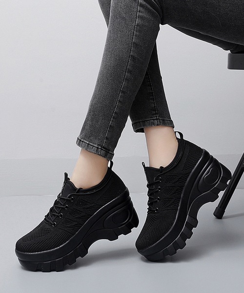 Lace Ladies(レースレディース)の「ソリッドカラー 厚底 レースアップ スポーツ スニーカー(スニーカー・レディース・ブラック/グレー/ブラック×ホワイト・22.5cm/23cm/23.5cm/24cm/24.5cm/25cm)」の4枚目の写真