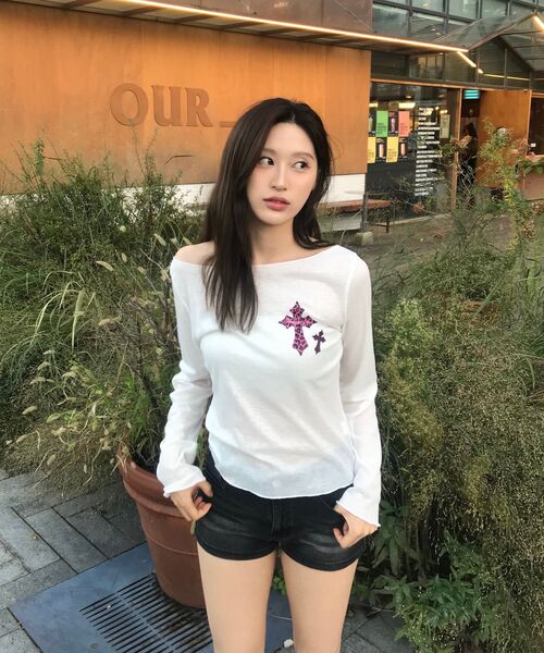 KATRINA K(カトリーナケイ)の「クロスピンクレオパードシアスリムフィット長袖Tシャツ-ホワイト(Tシャツ/カットソー・レディース・ホワイト・FREE)」の9枚目の写真