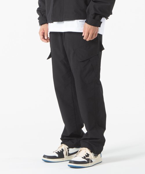 ROYALLIFE(ロイヤルライフ)の「RLJP1101 カーゴトラックパンツ - ブラック(スウェットパンツ・メンズ・ブラック・LARGE/MEDIUM)」の3枚目の写真
