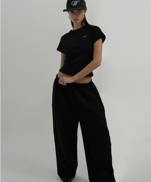 VOONT（ブント）の「VT Logo Tee (BLACK)（Tシャツ/カットソー・レディース・ブラック・SMALL/MEDIUM）」の2枚目の写真