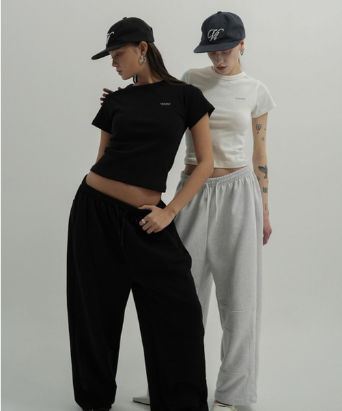 VOONT（ブント）の「VT Logo Tee (BLACK)（Tシャツ/カットソー・レディース・ブラック・SMALL/MEDIUM）」の5枚目の写真