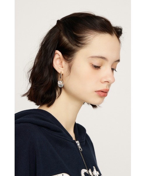 SLY（スライ）の「HOOP CHARM P/EARRING フープ チャーム ピアス（ピアス（両耳用）・レディース・シルバー/ゴールド・FREE）」の9枚目の写真