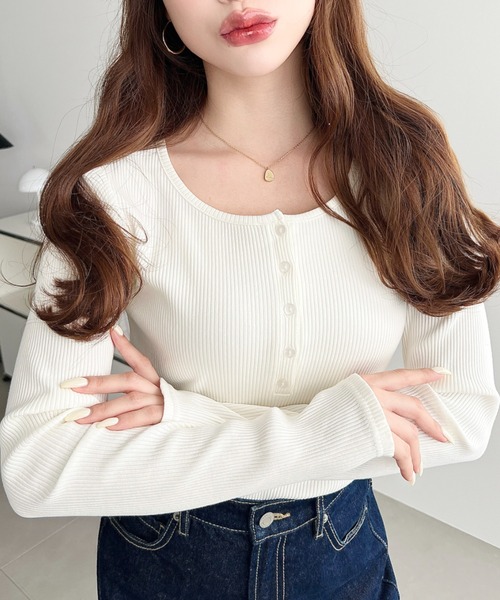 moment+（モーメントプラス）の「デコルテヘンリーネック長袖リブトップス（Tシャツ/カットソー・レディース・グレイッシュベージュ/チャコールグレー/ブラック/ネイビー/アイボリー/ピンク・L/M）」の15枚目の写真