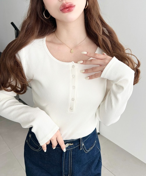 moment+（モーメントプラス）の「デコルテヘンリーネック長袖リブトップス（Tシャツ/カットソー・レディース・グレイッシュベージュ/チャコールグレー/ブラック/ネイビー/アイボリー/ピンク・L/M）」の18枚目の写真