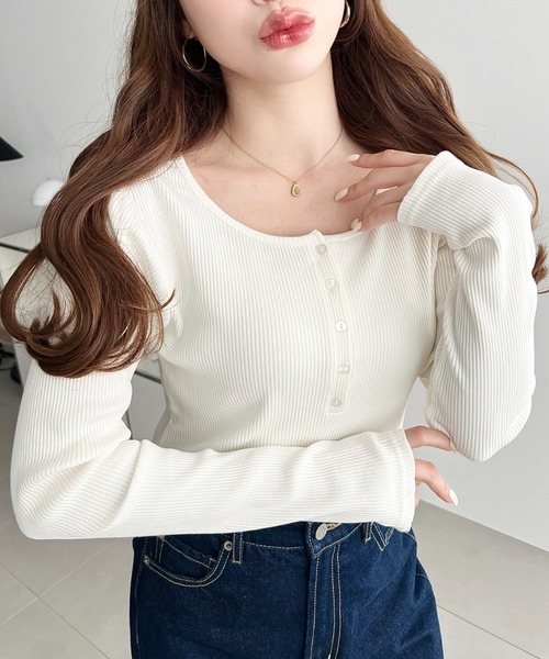 moment+（モーメントプラス）の「デコルテヘンリーネック長袖リブトップス（Tシャツ/カットソー・レディース・グレイッシュベージュ/チャコールグレー/ブラック/ネイビー/アイボリー/ピンク・L/M）」の17枚目の写真