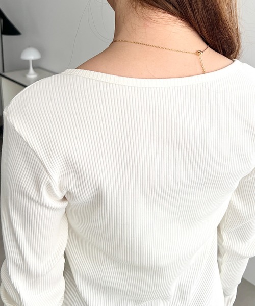 moment+（モーメントプラス）の「デコルテヘンリーネック長袖リブトップス（Tシャツ/カットソー・レディース・グレイッシュベージュ/チャコールグレー/ブラック/ネイビー/アイボリー/ピンク・L/M）」の22枚目の写真