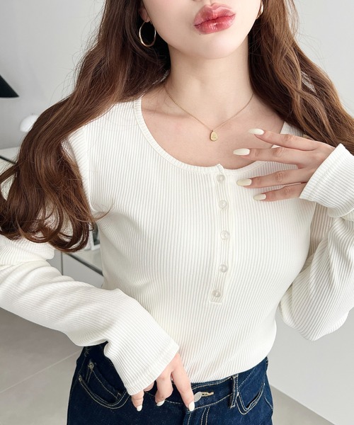 moment+（モーメントプラス）の「デコルテヘンリーネック長袖リブトップス（Tシャツ/カットソー・レディース・グレイッシュベージュ/チャコールグレー/ブラック/ネイビー/アイボリー/ピンク・L/M）」の14枚目の写真