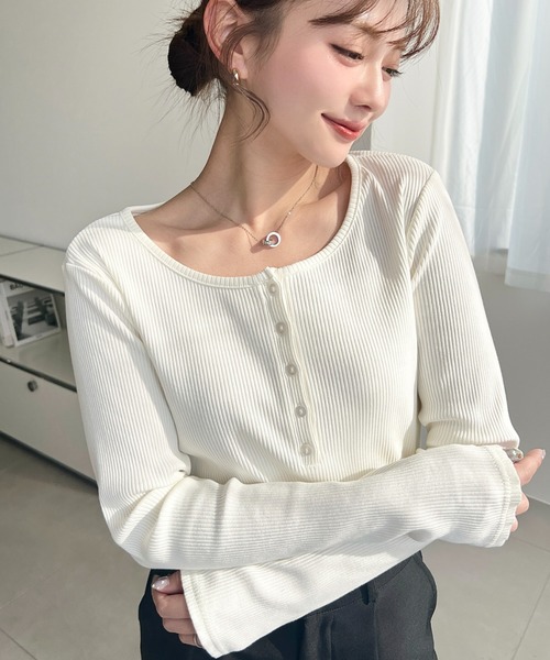 moment+（モーメントプラス）の「デコルテヘンリーネック長袖リブトップス（Tシャツ/カットソー・レディース・グレイッシュベージュ/チャコールグレー/ブラック/ネイビー/アイボリー/ピンク・L/M）」の9枚目の写真