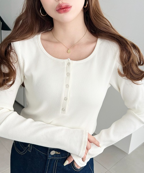 moment+（モーメントプラス）の「デコルテヘンリーネック長袖リブトップス（Tシャツ/カットソー・レディース・グレイッシュベージュ/チャコールグレー/ブラック/ネイビー/アイボリー/ピンク・L/M）」の13枚目の写真