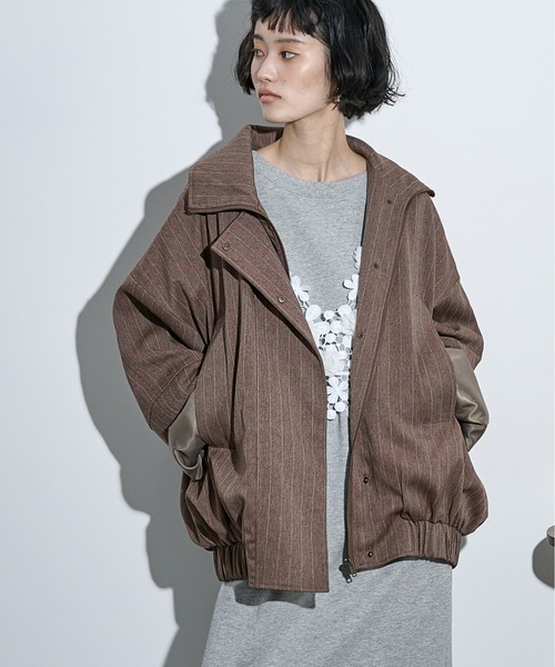 THE YOn（ザヨン）の「バックシャンスタンドネックピンストライプジップアップブルゾン（ブルゾン・レディース・ヘザーグレー/ブラウン・FREE）」の2枚目の写真