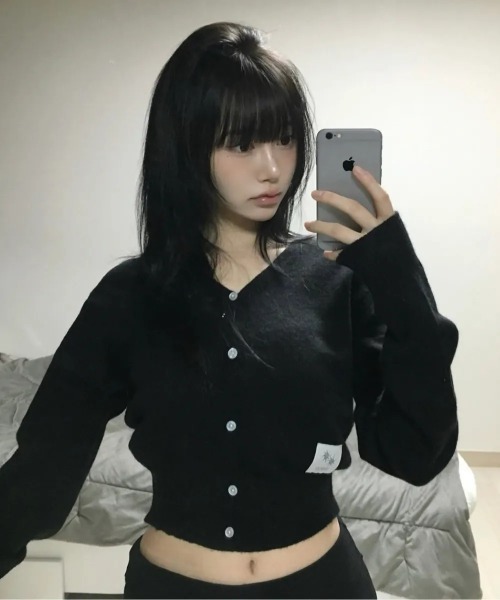 COIRIS_（コイリス）の「◇COIRIS◇ブランド直輸入正規品/ラオン Vネック ニット カーディガン RAON V-NECK KNIT CARDIGAN（カーディガン/ボレロ・レディース・グレー/ブラック・FREE）」の2枚目の写真