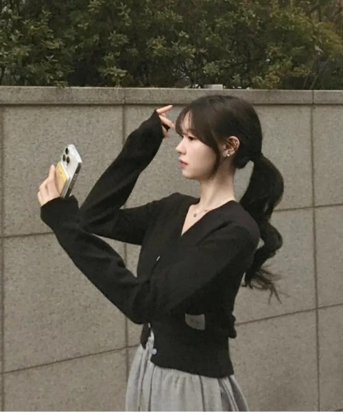 COIRIS_（コイリス）の「◇COIRIS◇ブランド直輸入正規品/ラオン Vネック ニット カーディガン RAON V-NECK KNIT CARDIGAN（カーディガン/ボレロ・レディース・グレー/ブラック・FREE）」の3枚目の写真