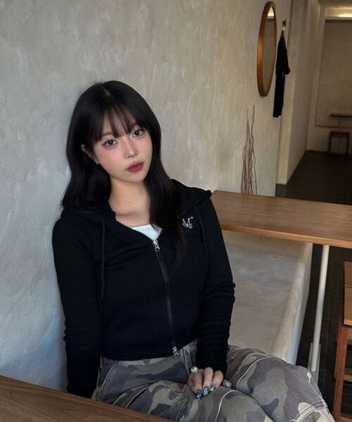 MUCENT(ムセント)の「ビブ2WAYクロップリブニットジップアップ(2カラー)(パーカー・レディース・ブラック/アイボリー・FREE)」の17枚目の写真